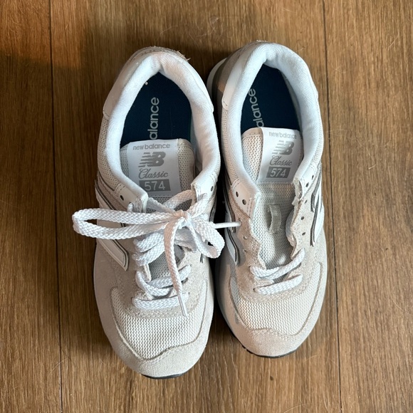 New Balance Classic 574 - Picture 1 of 3